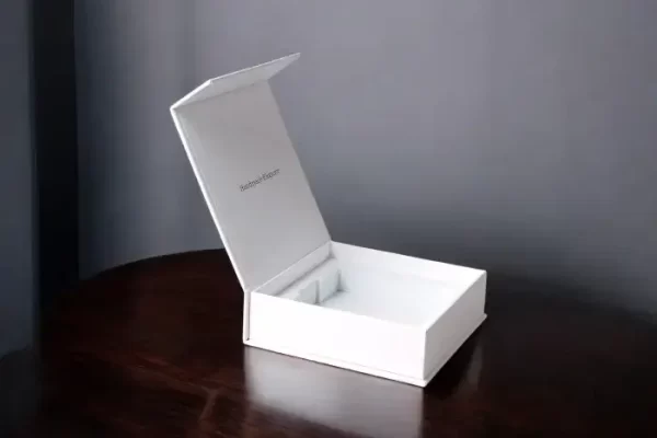 Magnetic Closure Apparel Boxes